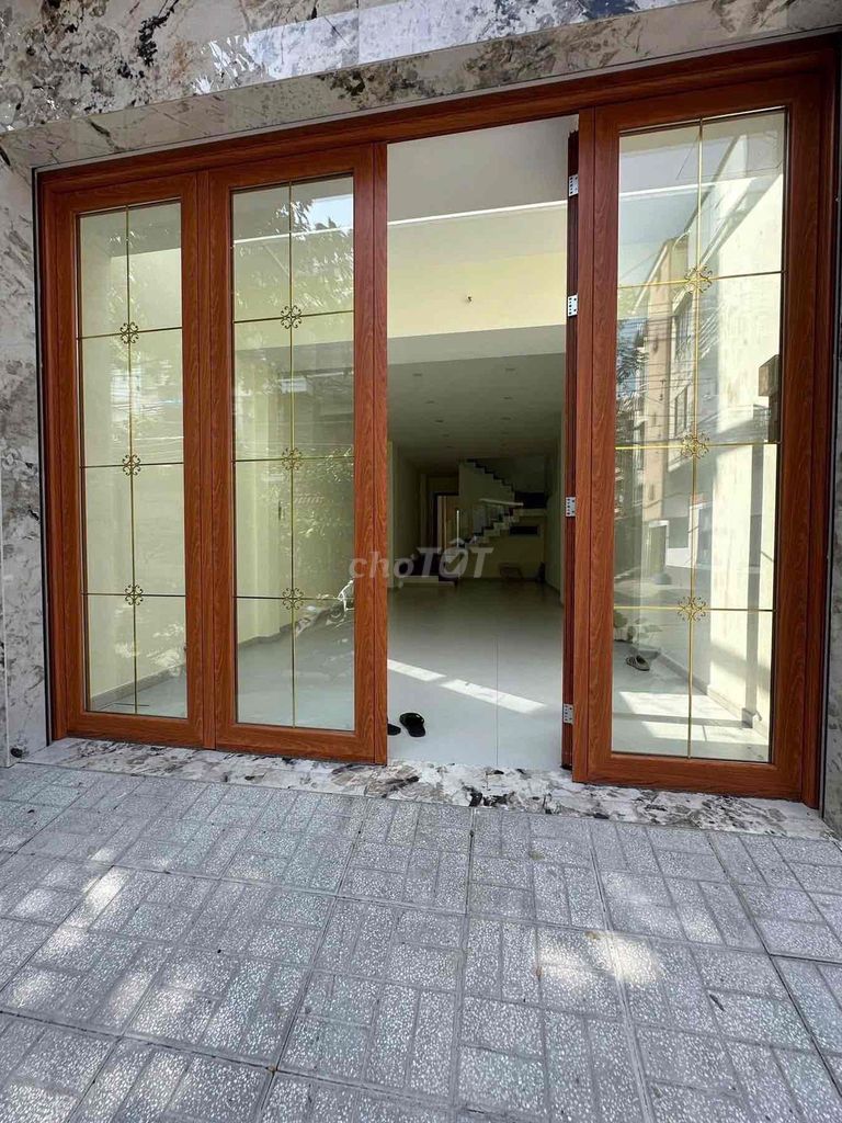 Rent a house for the flat alley of the 4th floor van x20 M 3 bedroom 2 toilets