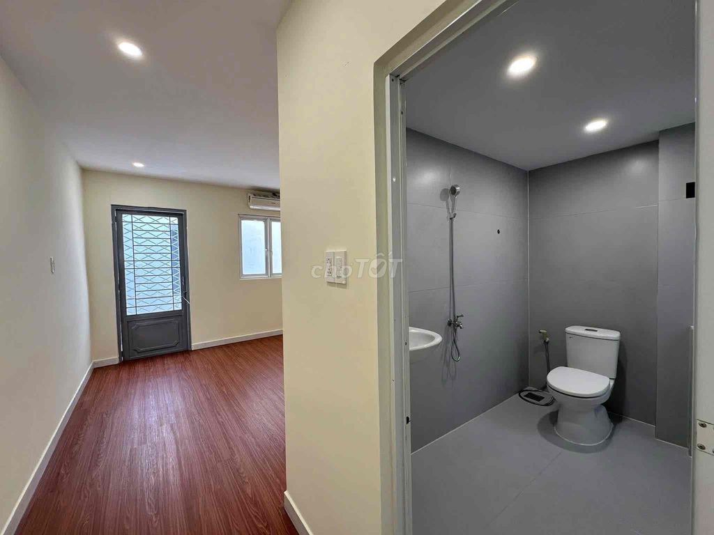 Rent a house for the flat alley of the 4th floor van x20 M 3 bedroom 2 toilets