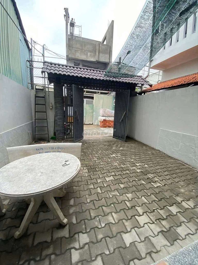 Homes near the third home, area 5 X24 bedrooms, occupy, super-high rooftop.