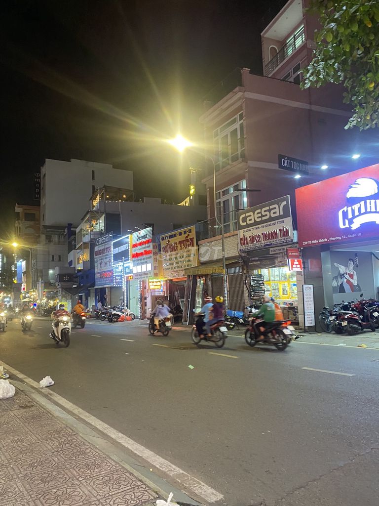 Rent the entire front house Tô Hiến Thành, 717 15, District 10.