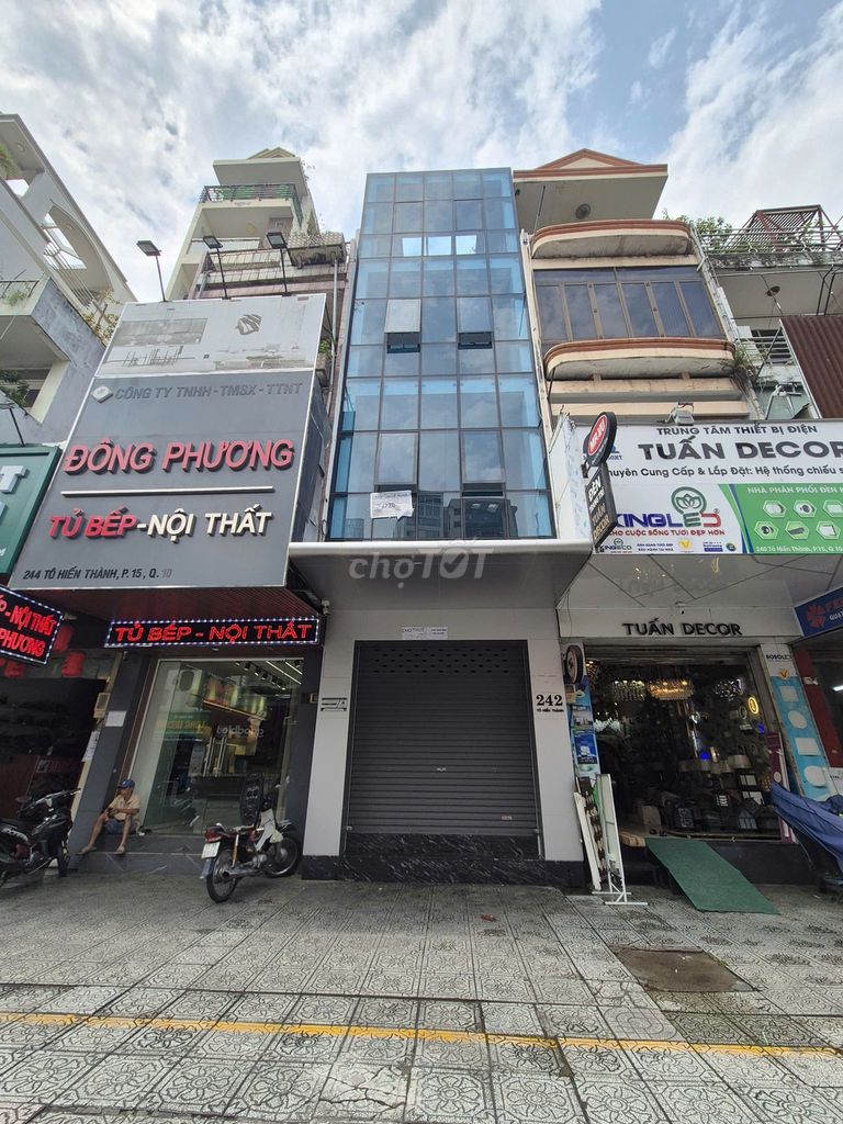 Rent the entire front house Tô Hiến Thành, 717 15, District 10.