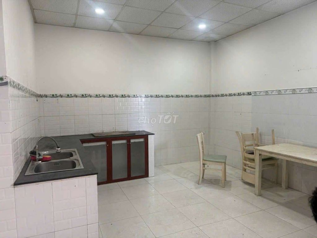 The nice, low-priced apartment in the center of District 9 is suitable for family.