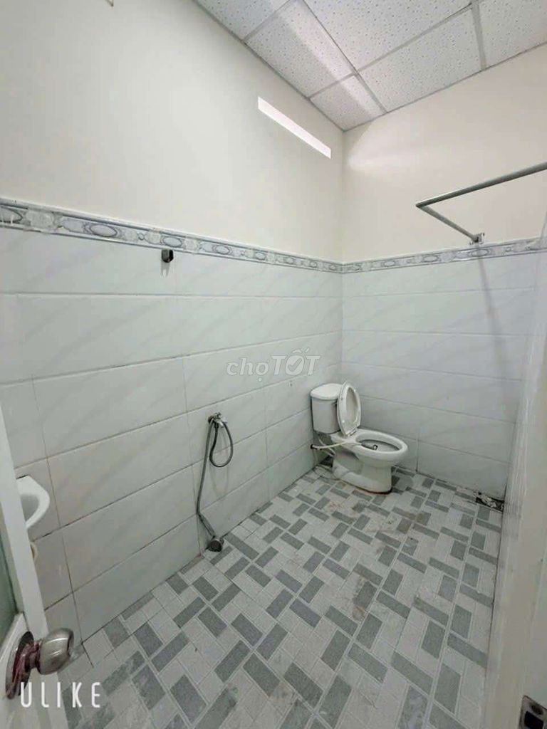 The nice, low-priced apartment in the center of District 9 is suitable for family.