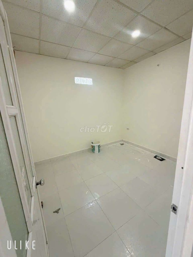 The nice, low-priced apartment in the center of District 9 is suitable for family.