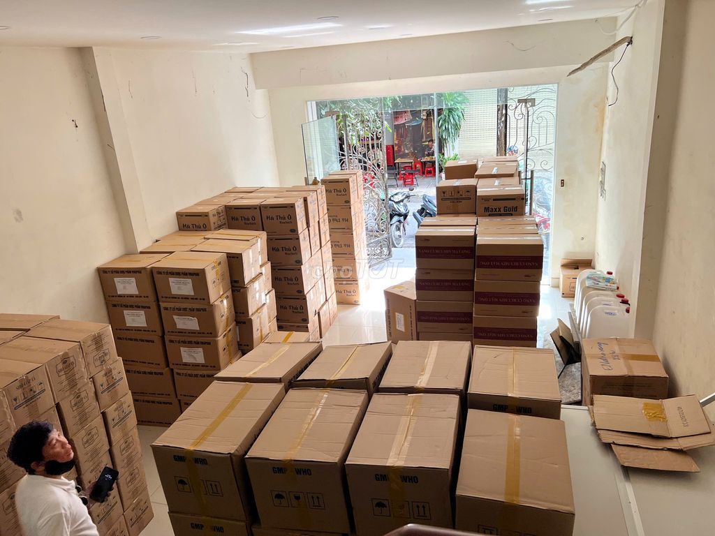 Rendez's employer rents the entire Tô Hiến Thành, 770 13, District 10