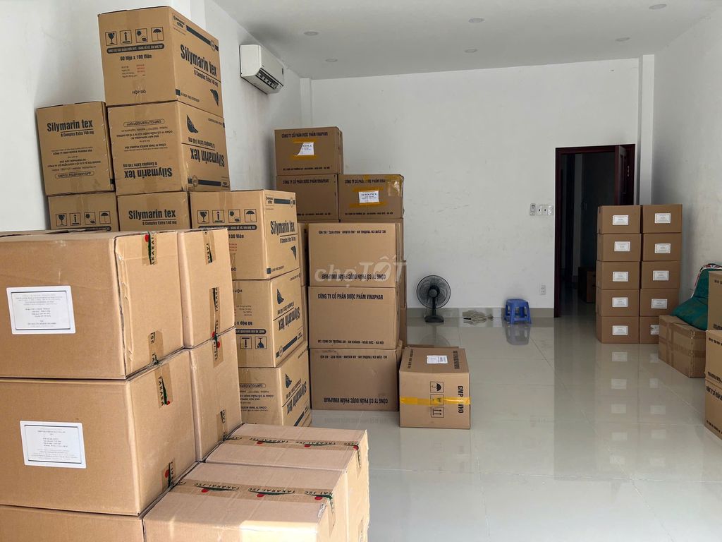 Rendez's employer rents the entire Tô Hiến Thành, 770 13, District 10