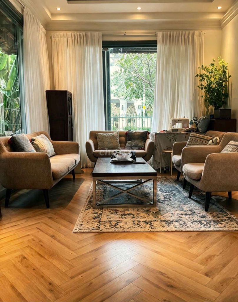 Rent a Nguyễn Văn Hưởng high-level mansion-- District 2.