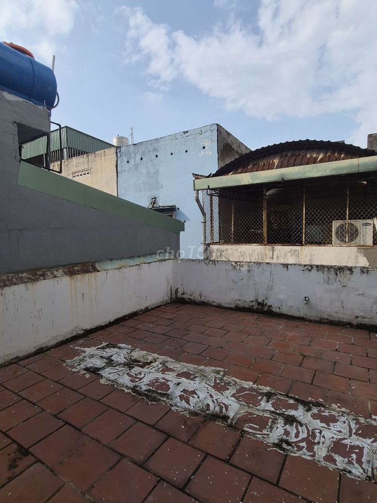 House 64 m2 ground 2 floors 2 i. e. an 8-meter car bedroom.