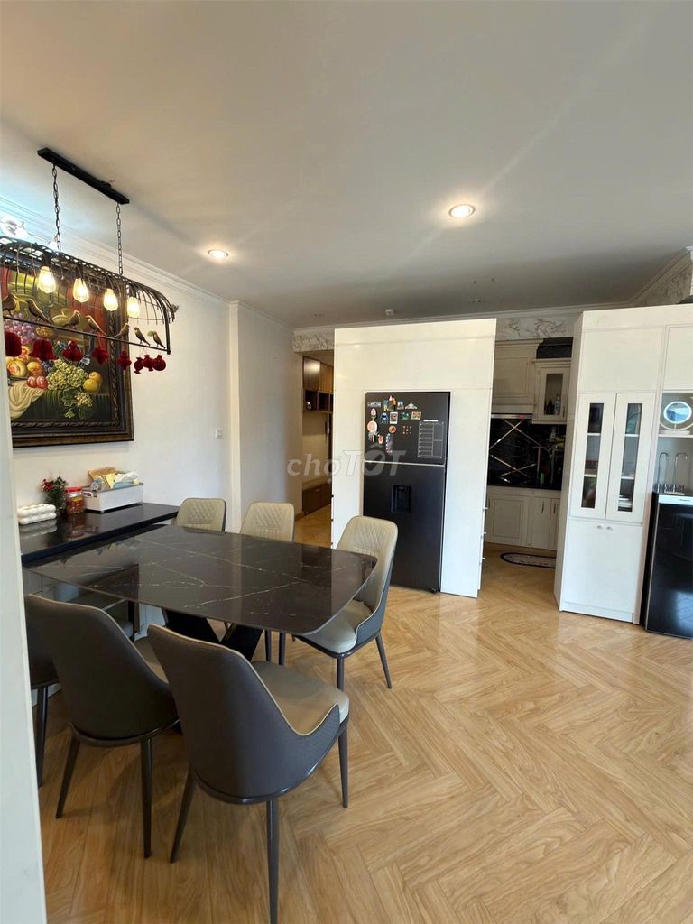 Renting apartments, 11th and 120 meters, 3 bedrooms, 15 million.