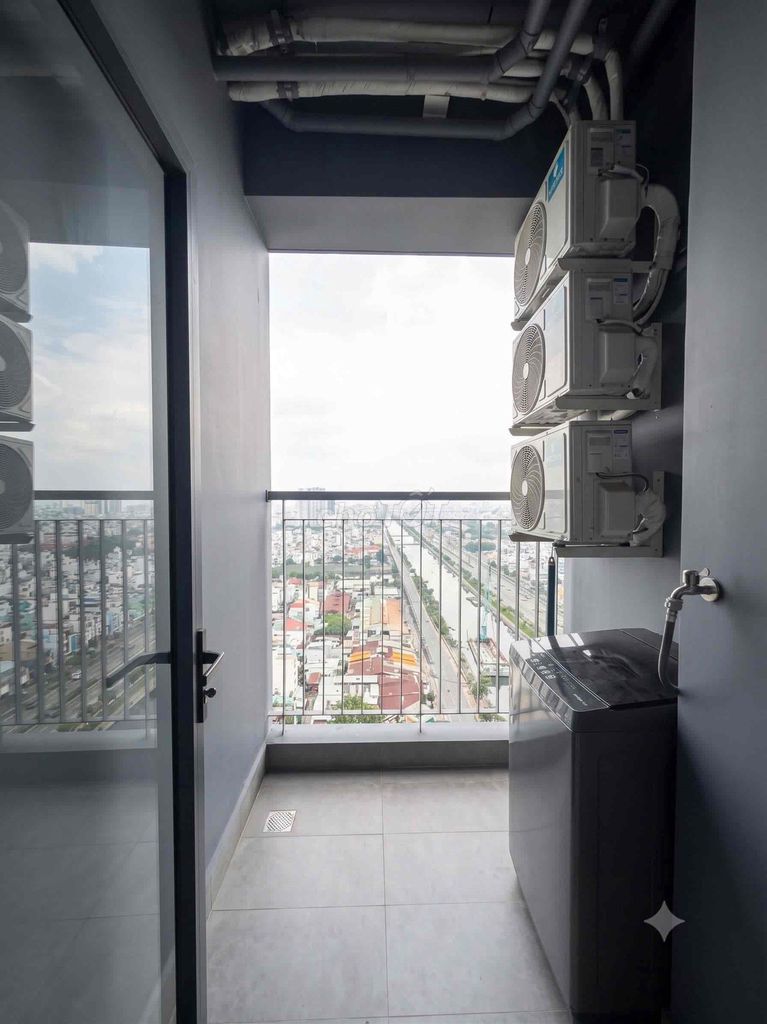 Two bedrooms. Two toilets. The interior corner. Three refrigerators.