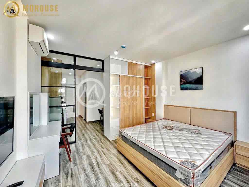 Rent the Guardian a high-end bedroom, private washing machine in the room near District 1.