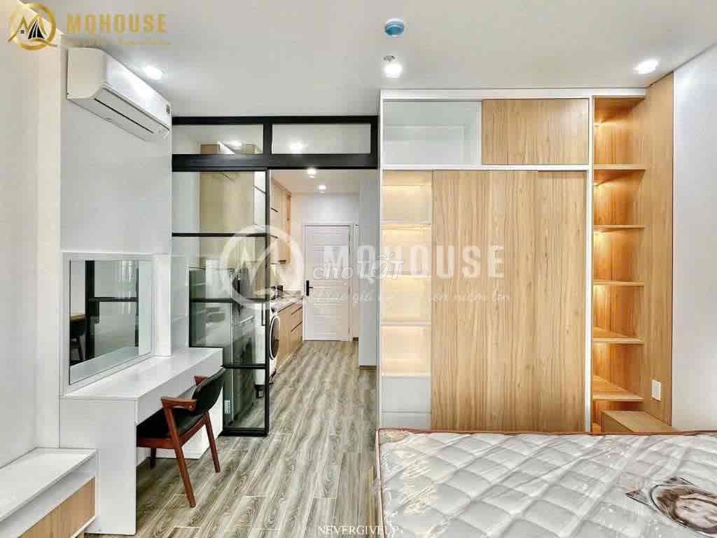 Rent the Guardian a high-end bedroom, private washing machine in the room near District 1.