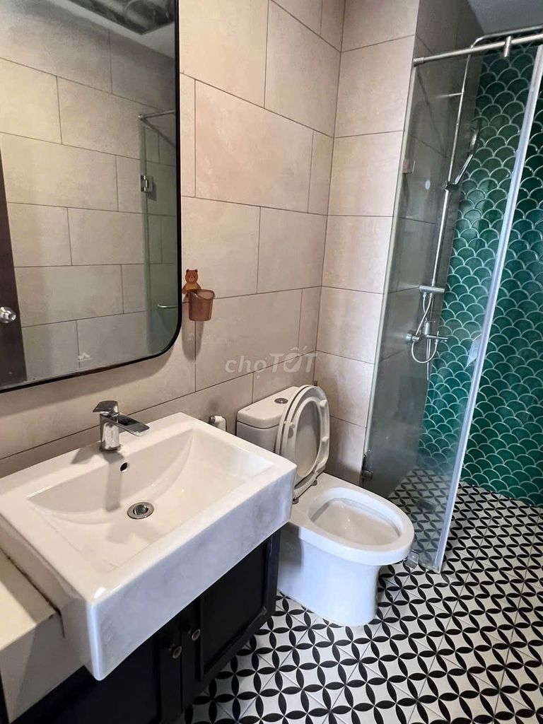 The owner rented Pitchor building. District 12. 59 meters two bedrooms. Eight million new houses.