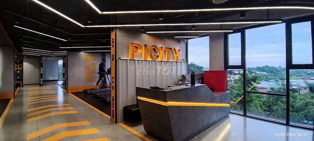 The owner rented Pitchor building. District 12. 59 meters two bedrooms. Eight million new houses.