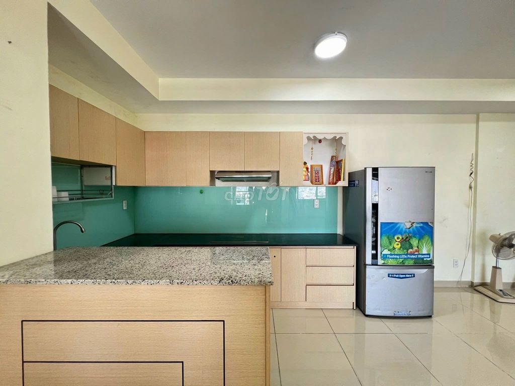 The Oriental House 685 Âu Cơ rents three bedrooms, no furniture for 13 million and a half.