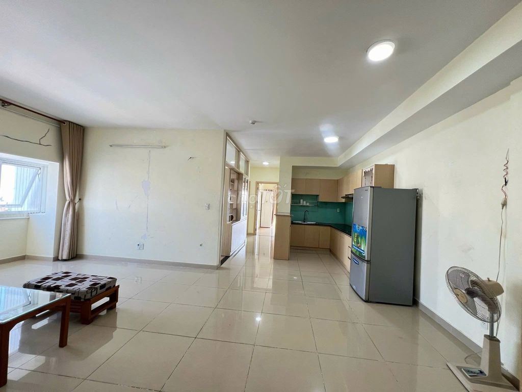 The Oriental House 685 Âu Cơ rents three bedrooms, no furniture for 13 million and a half.