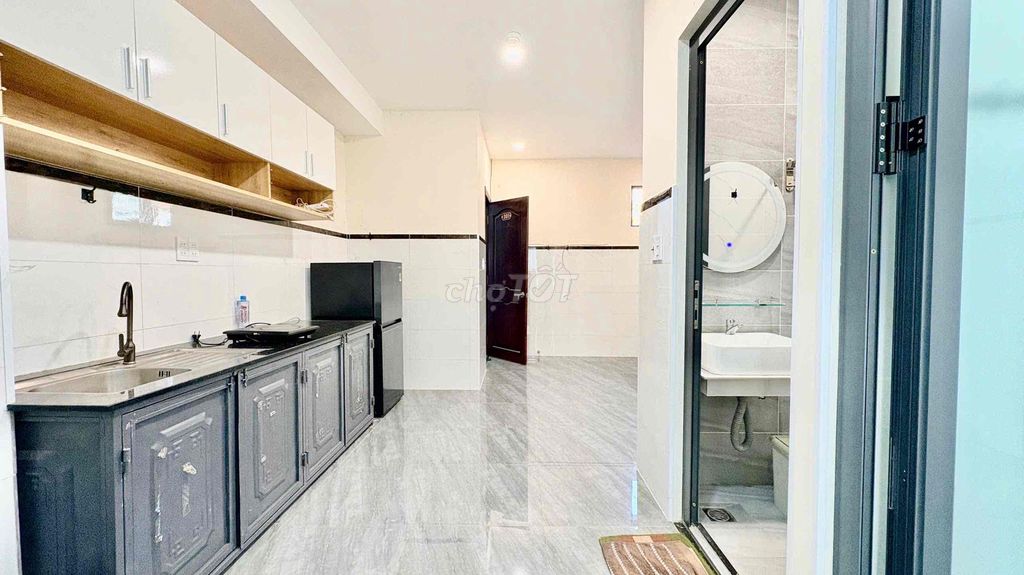 Rent a two-foot-high-level balcony room in 4/4 people.