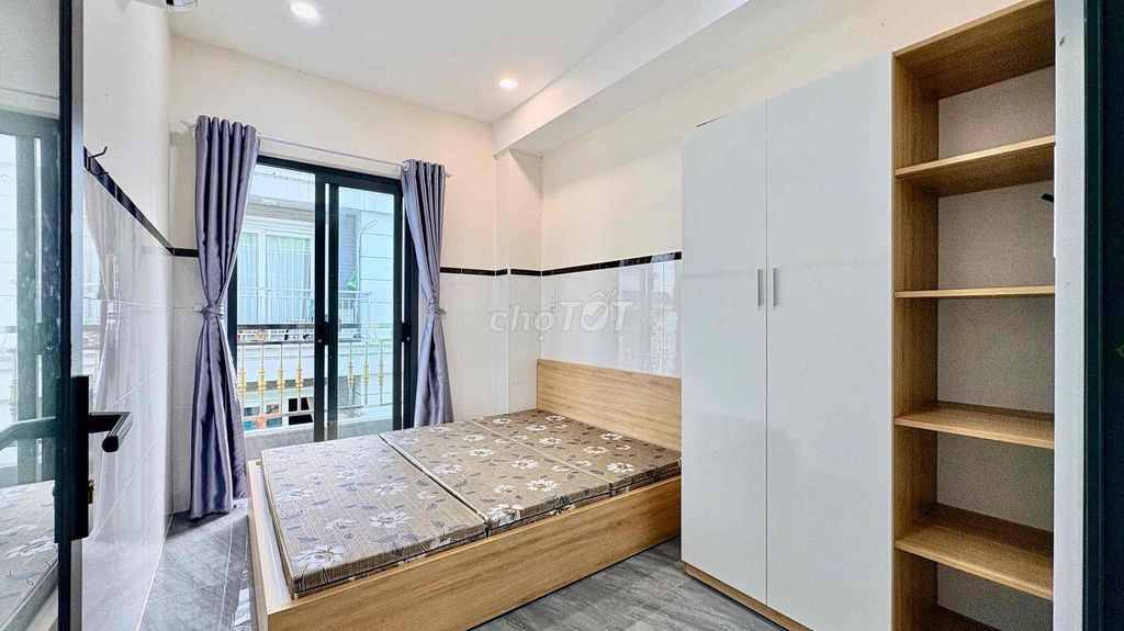 Rent a two-foot-high-level balcony room in 4/4 people.