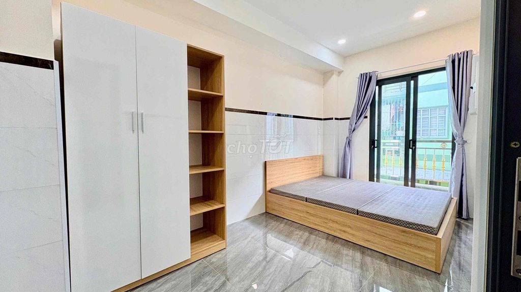 Rent a two-foot-high-level balcony room in 4/4 people.