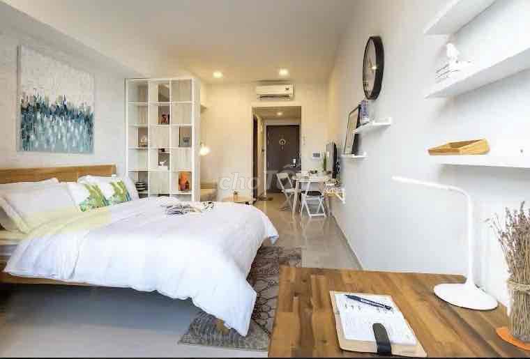 A full-size The Tresor studio apartment
