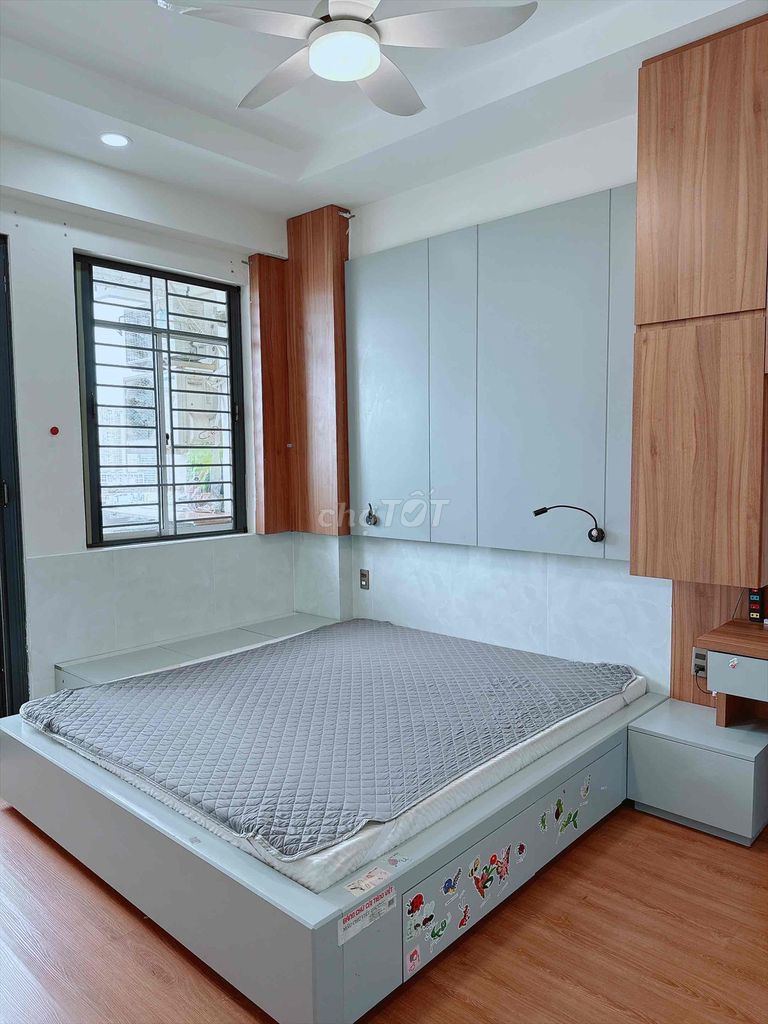 80 meters, two bedrooms, two tolet full interior.