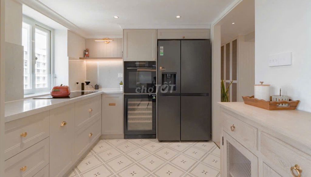 Rent US Bull Nguyễn Đức Cảnh four bedrooms. One room works three toilets.