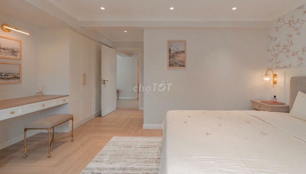 Rent US Bull Nguyễn Đức Cảnh four bedrooms. One room works three toilets.