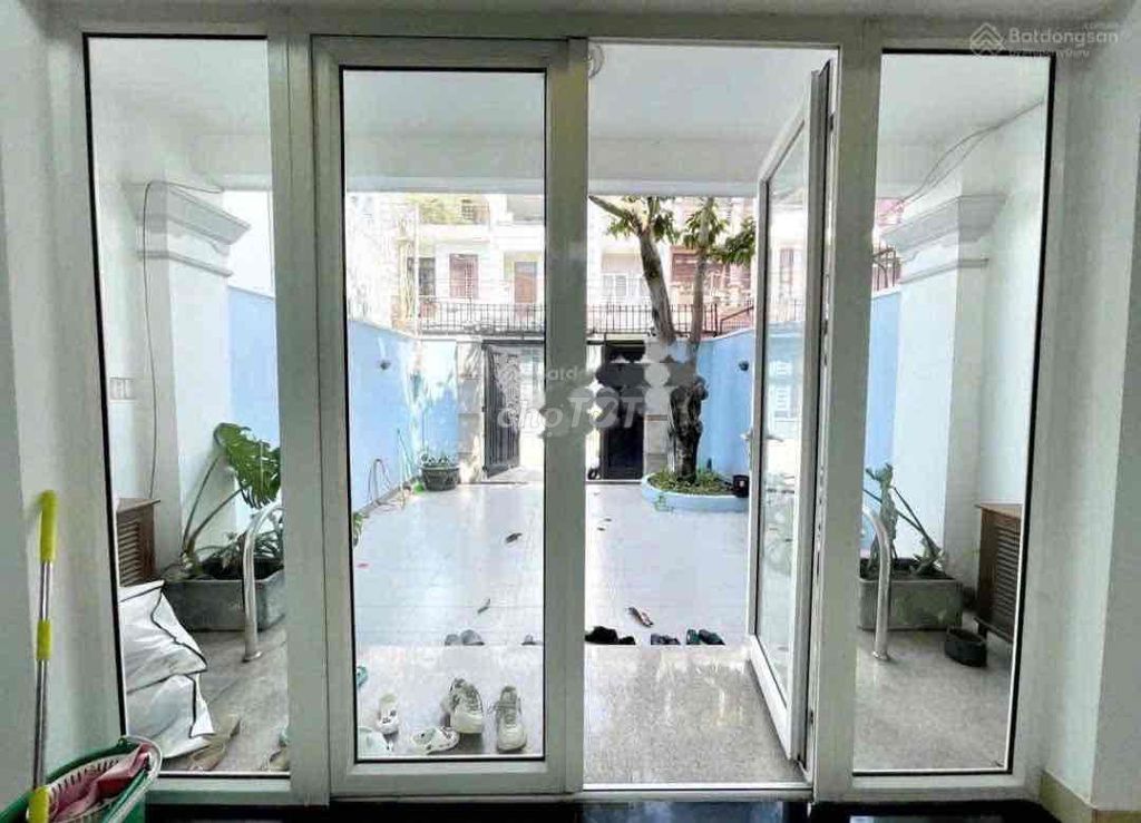Rent a house near the power of the Big Market Machine, full interior