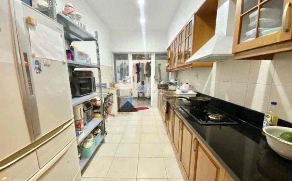 Rent a house near the power of the Big Market Machine, full interior