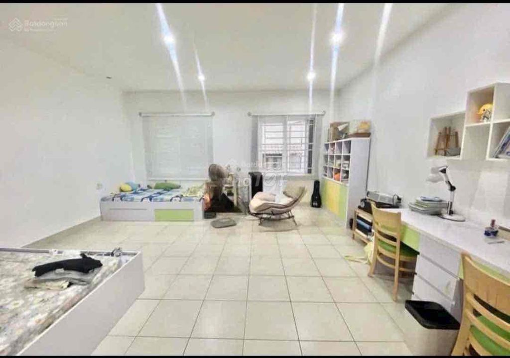 Rent a house near the power of the Big Market Machine, full interior
