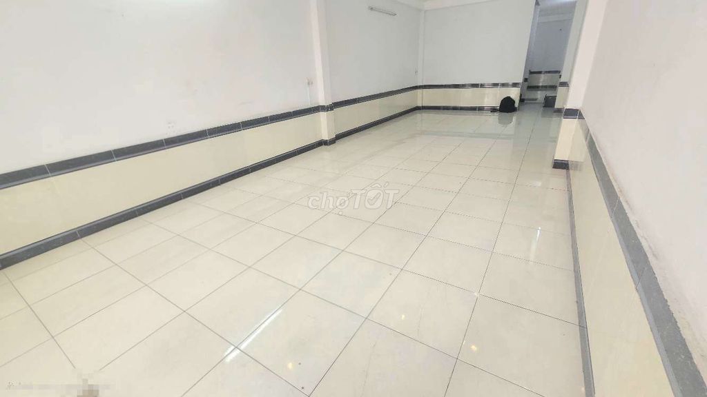 The truck front, 5 x 25, 305 a floor, 2 bedrooms 2 toilets