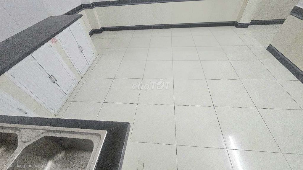 The truck front, 5 x 25, 305 a floor, 2 bedrooms 2 toilets