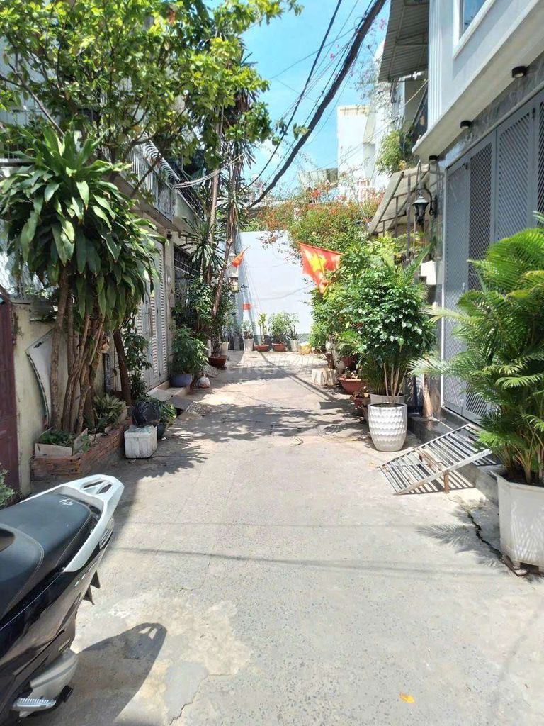 Lê Đức Thọ alley - 4 X14 M - 3 bedroom - car yard