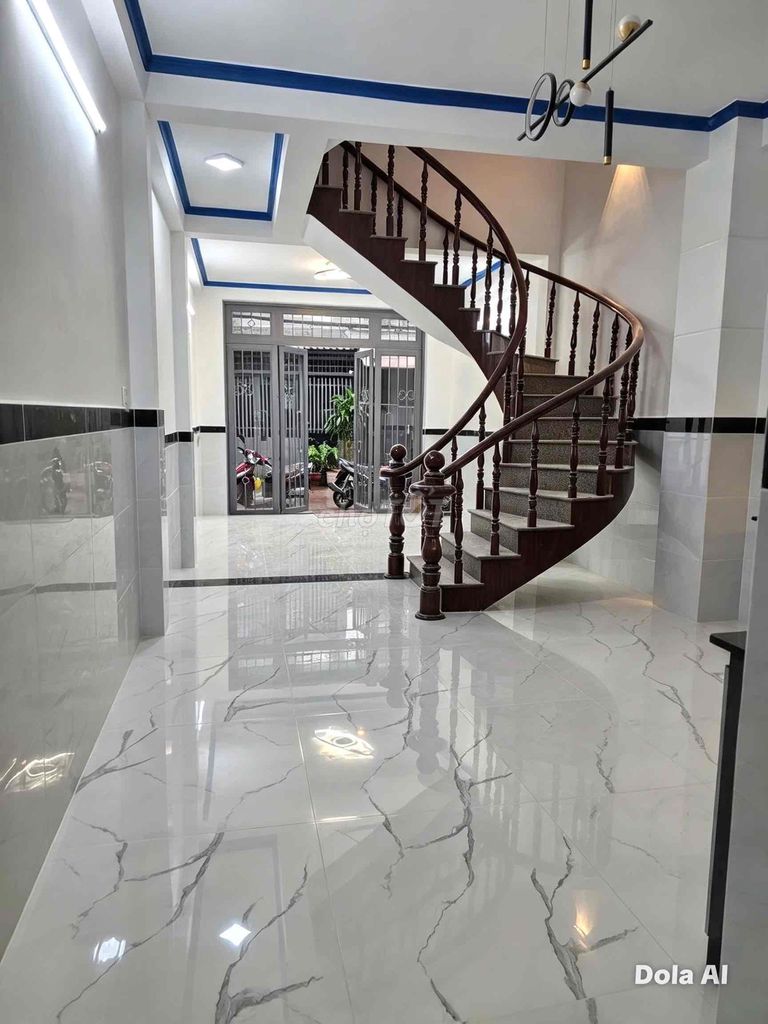 Four stories new house... Carway. 4 bedrooms - 13 million months