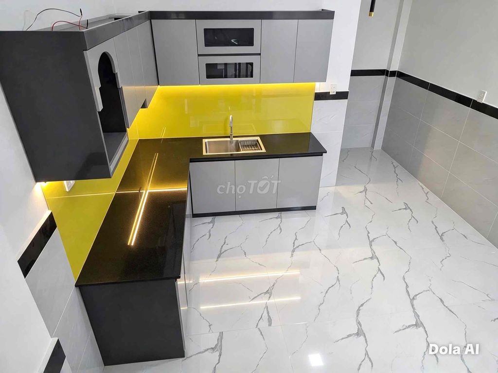 Four stories new house... Carway. 4 bedrooms - 13 million months