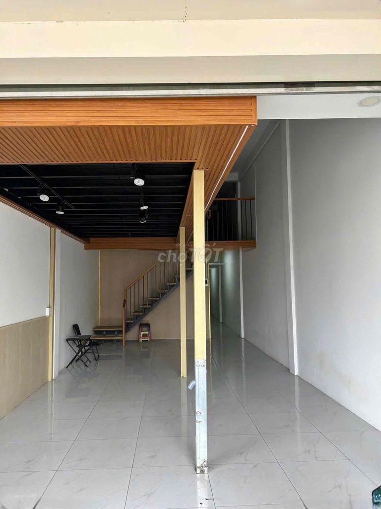 4 meters x 30 meters 1 ground floor 1 floor O 9 3 3 3 3 2 2 8 3