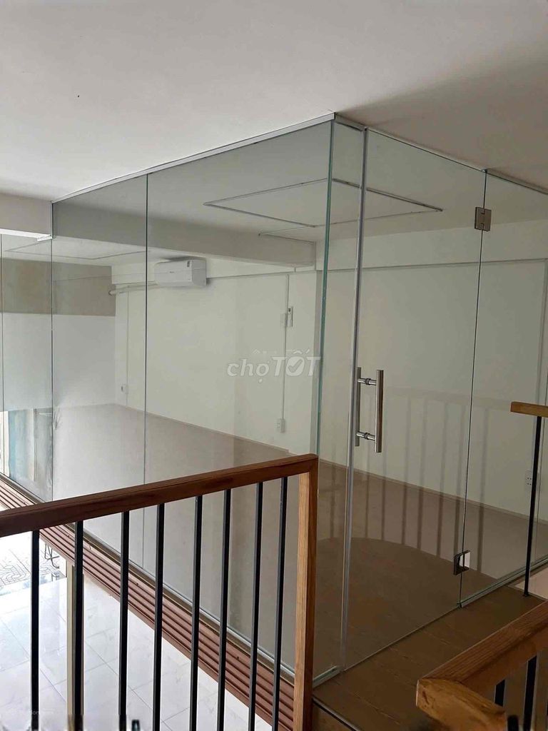 4 meters x 30 meters 1 ground floor 1 floor O 9 3 3 3 3 2 2 8 3