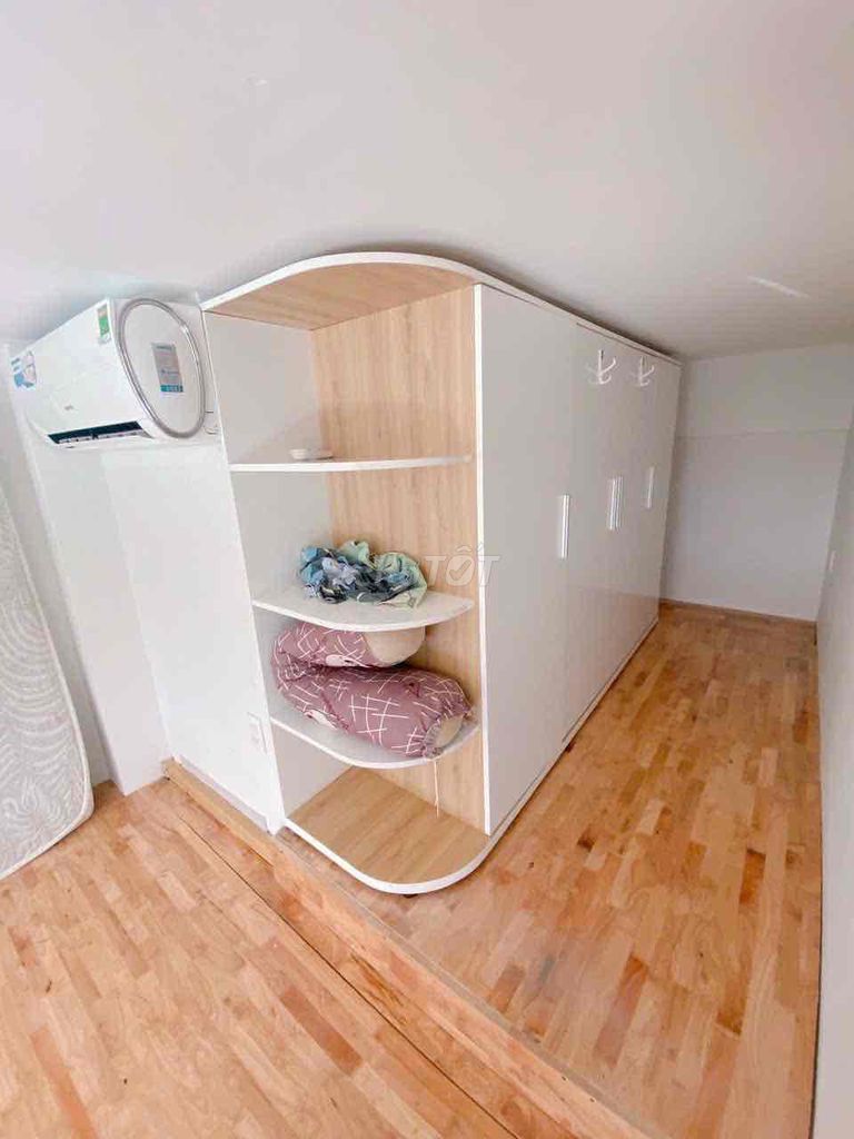 Rent an apartment with a full-in-the-house window in the middle of the 4th district.