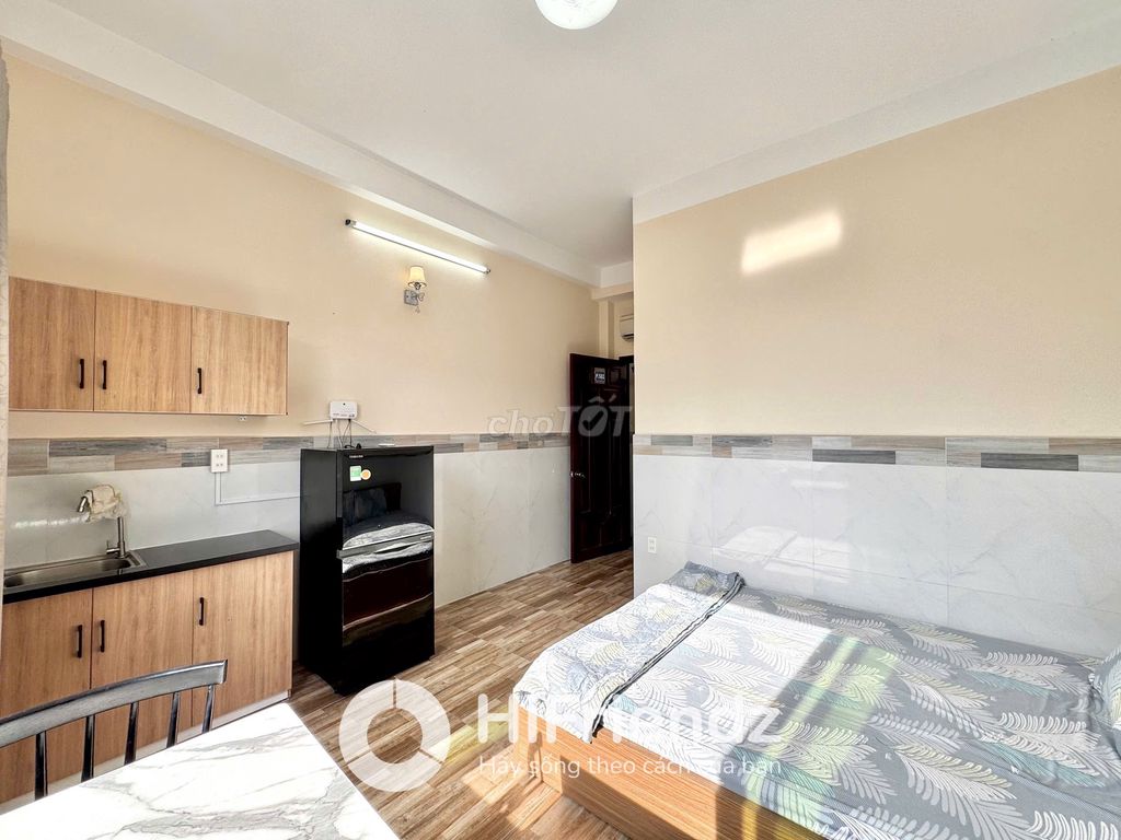 large window room - elevator - full furniture downtown