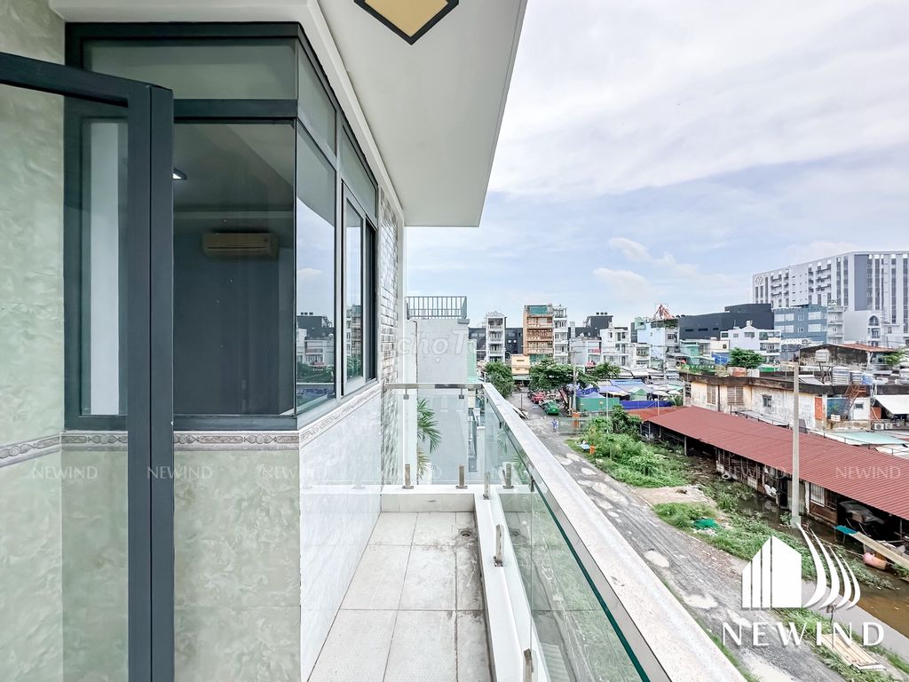 Rent the entire third floor of the two-room balconies. Close to kcx, ufret, close to District 4