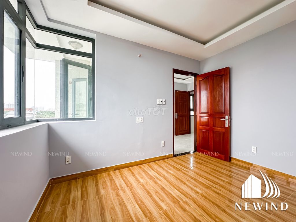 Rent the entire third floor of the two-room balconies. Close to kcx, ufret, close to District 4
