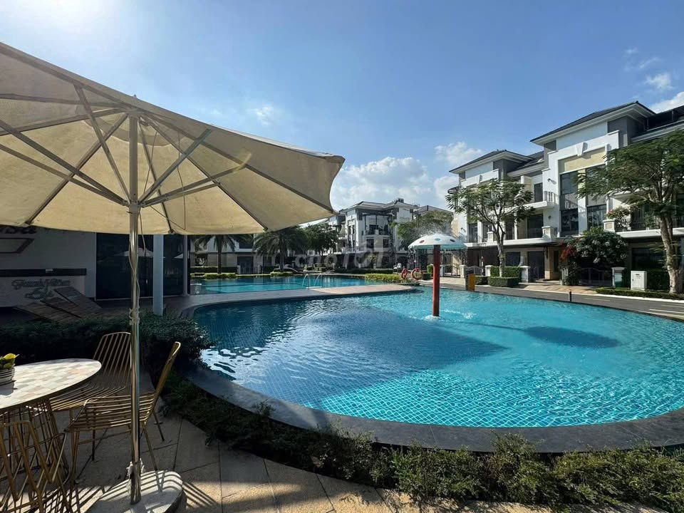 Rent Verosa Hotel near Liên Phường.