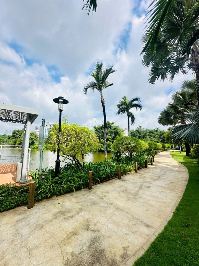 Rent Lucasta Hotel near Liên Phường, The Grand Minister of the 200 yards.