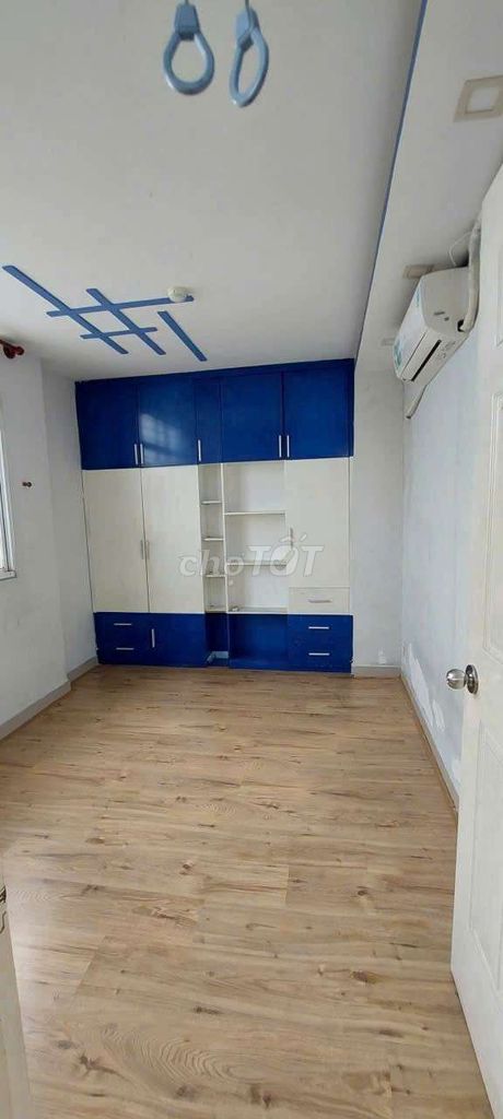 We'll rent a Trung Mỹ Tây.