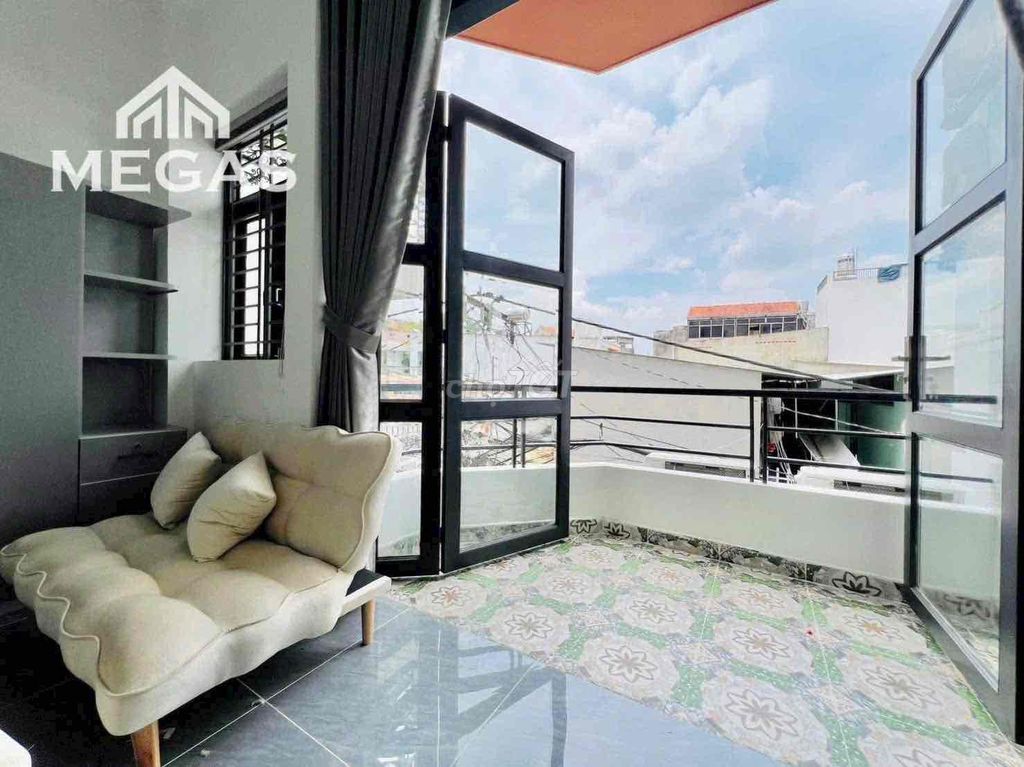 The New House is 100 percent of the balcony, Full Seven, Nguyễn Ảnh Thủ.