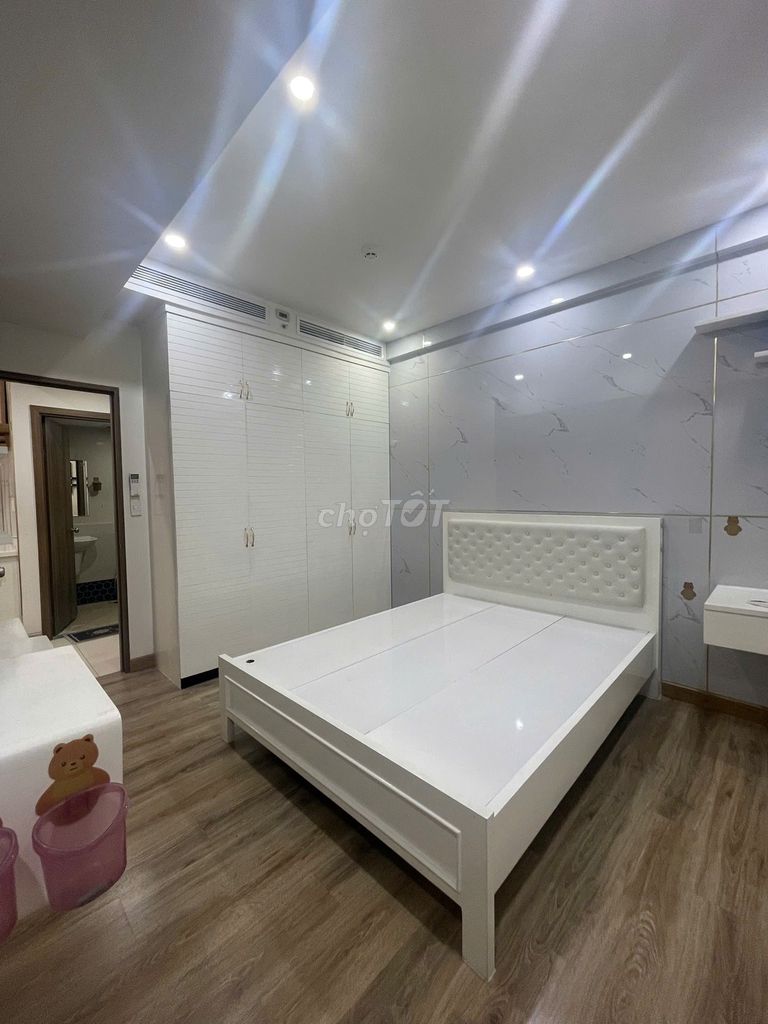 The owner rented two bedrooms with a full interior balcony.
