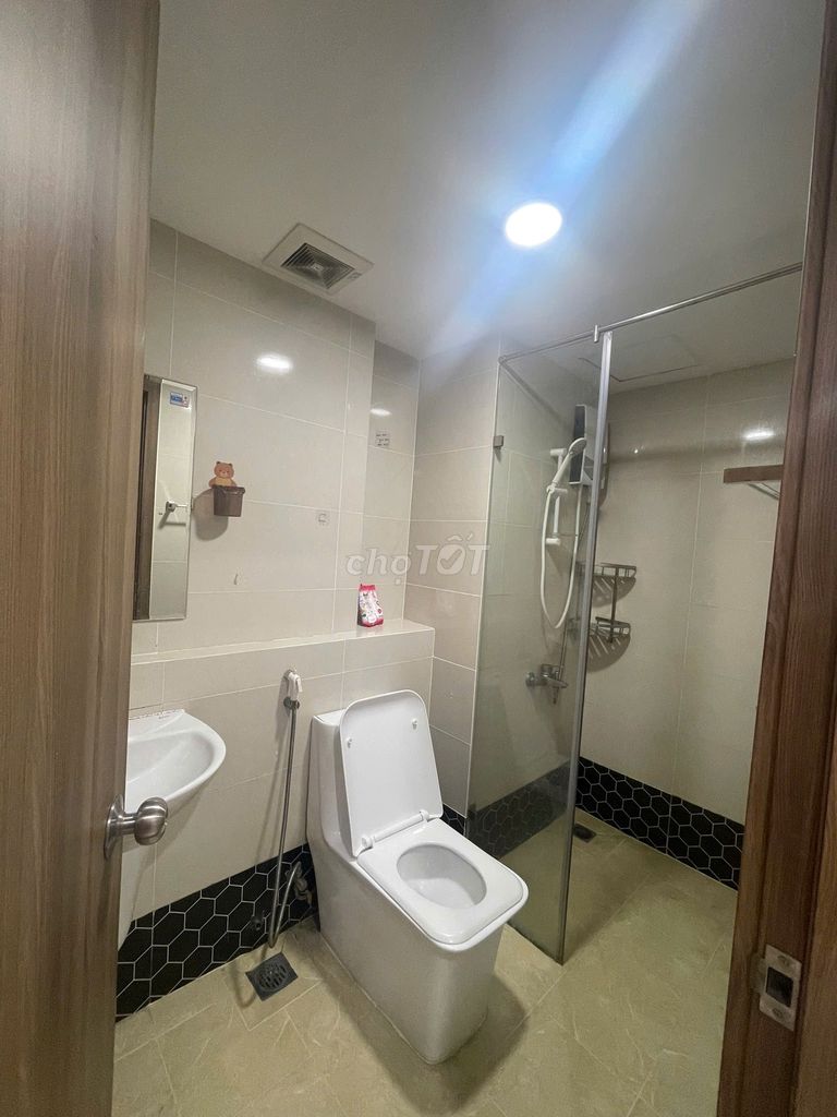 The owner rented two bedrooms with a full interior balcony.