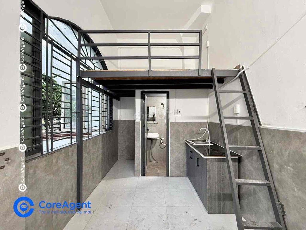 Where do we find a balcony with a sky window of 3 .8/ MONTHs?
