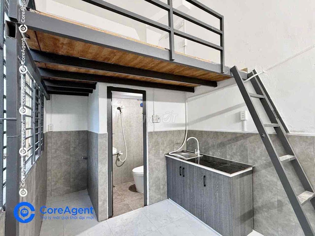 Where do we find a balcony with a sky window of 3 .8/ MONTHs?