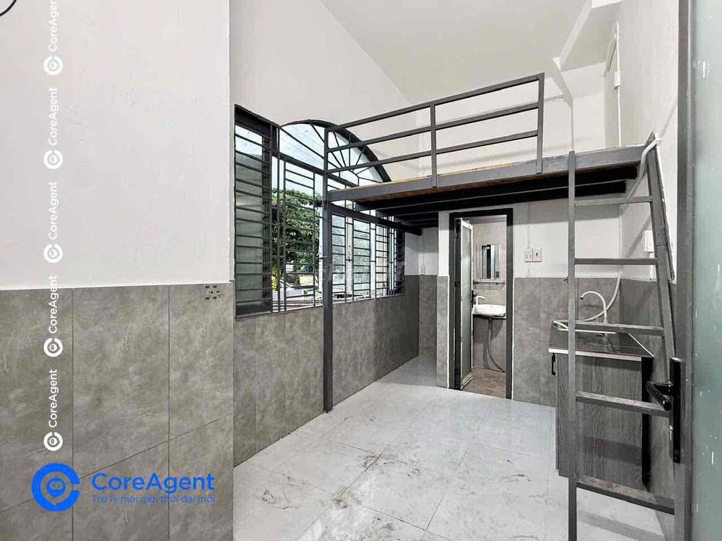 Where do we find a balcony with a sky window of 3 .8/ MONTHs?